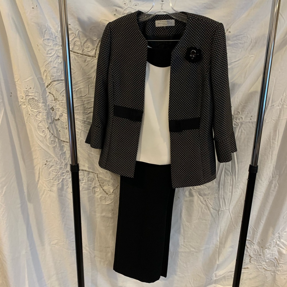 3 piece Tahari suit by Arthur Levine. Size 6 petite $125